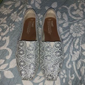 Tom’s silver classic shoes NWOT